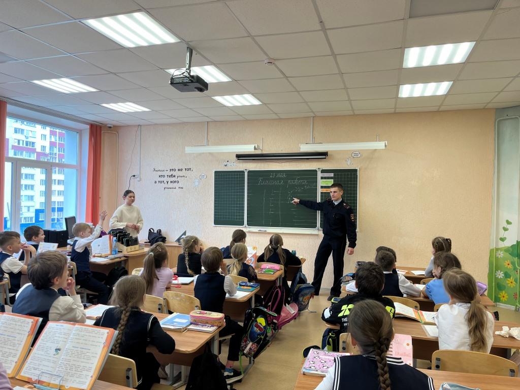 Профилактические беседы по ПДД.